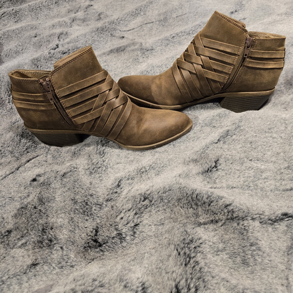 Life Stride Tan Ankle Booties
